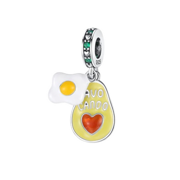 Charm Aguacate con huevo estrellado