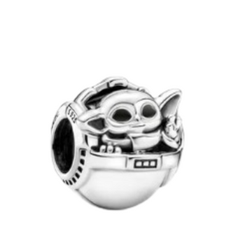 Charm Baby Yoda nave